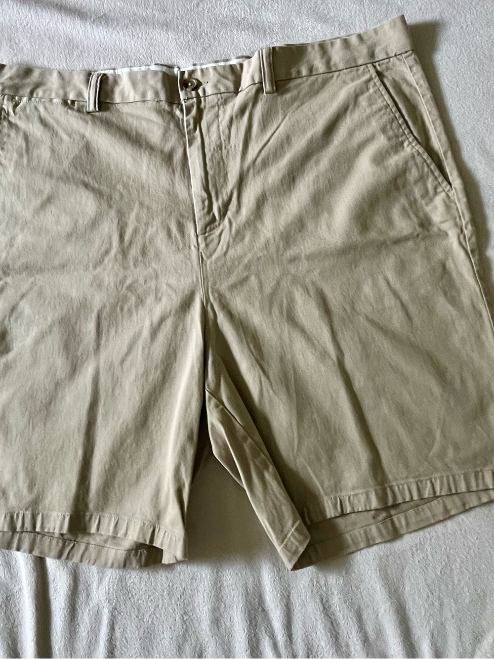 Old Navy Men's Flat-Front Khaki Shorts